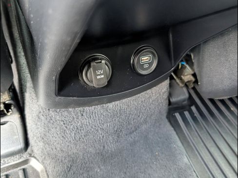 Used 2023 Kia Sorento LX FWD image 19