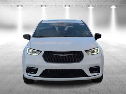 New 2026 Chrysler Pacifica Select image 3