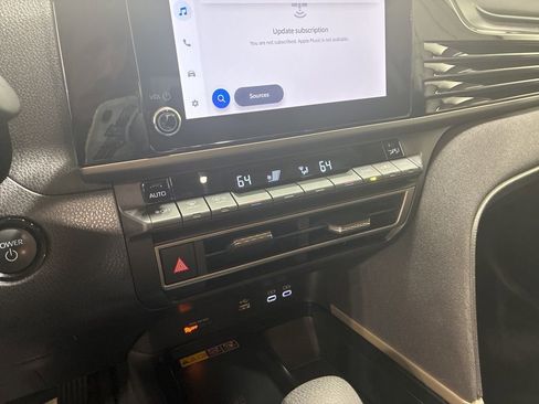 Used 2025 Toyota Camry Hybrid image 22