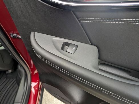 Used 2023 Buick Envision Essence image 32