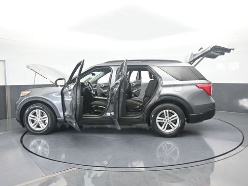 Used 2023 Ford Explorer XLT image 76