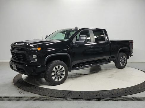 Used 2024 Chevrolet Silverado 2500 Custom w/ Custom Value Package AWD/4WD image 3