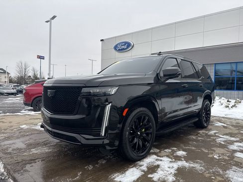 Used 2021 Cadillac Escalade Sport image 3