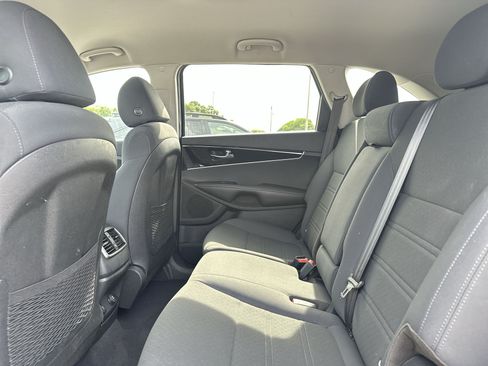 Used 2020 Kia Sorento LX FWD image 23