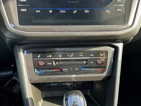 Used 2024 Volkswagen Tiguan SE image 32