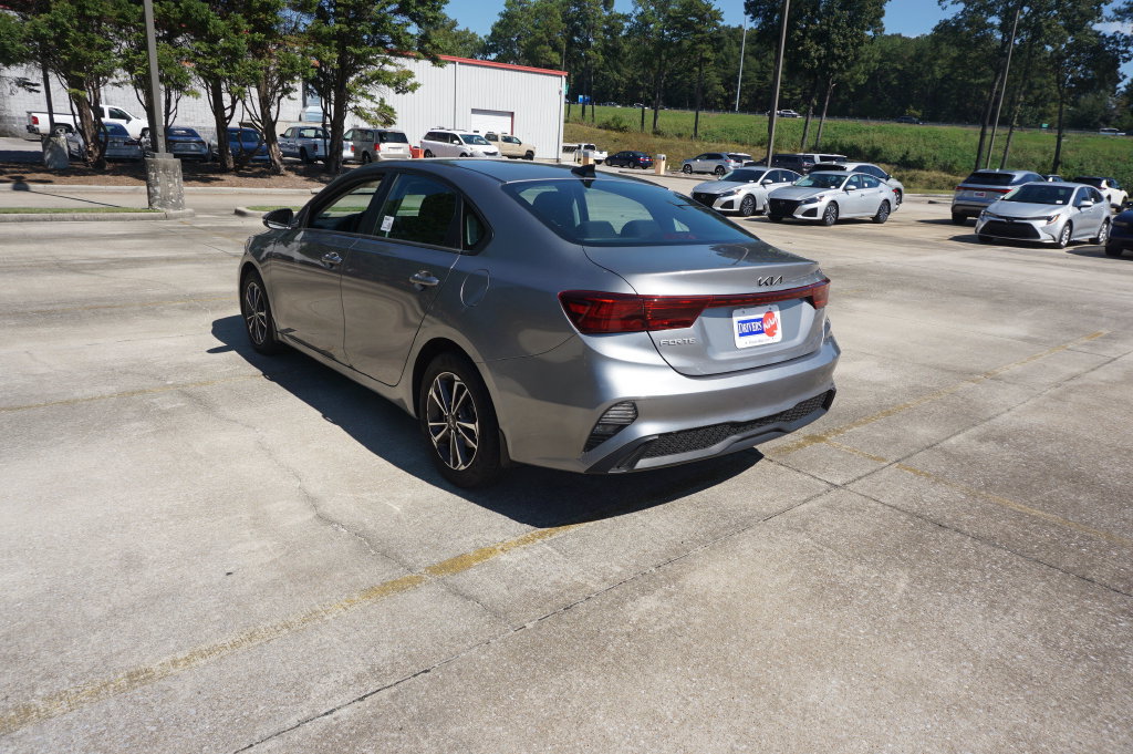 Used 2023 Kia Forte LXS w/ LXS Technology Package FWD image 18