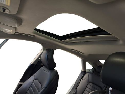 Used 2018 Ford Fusion SE w/ Fusion SE Technology Package image 15