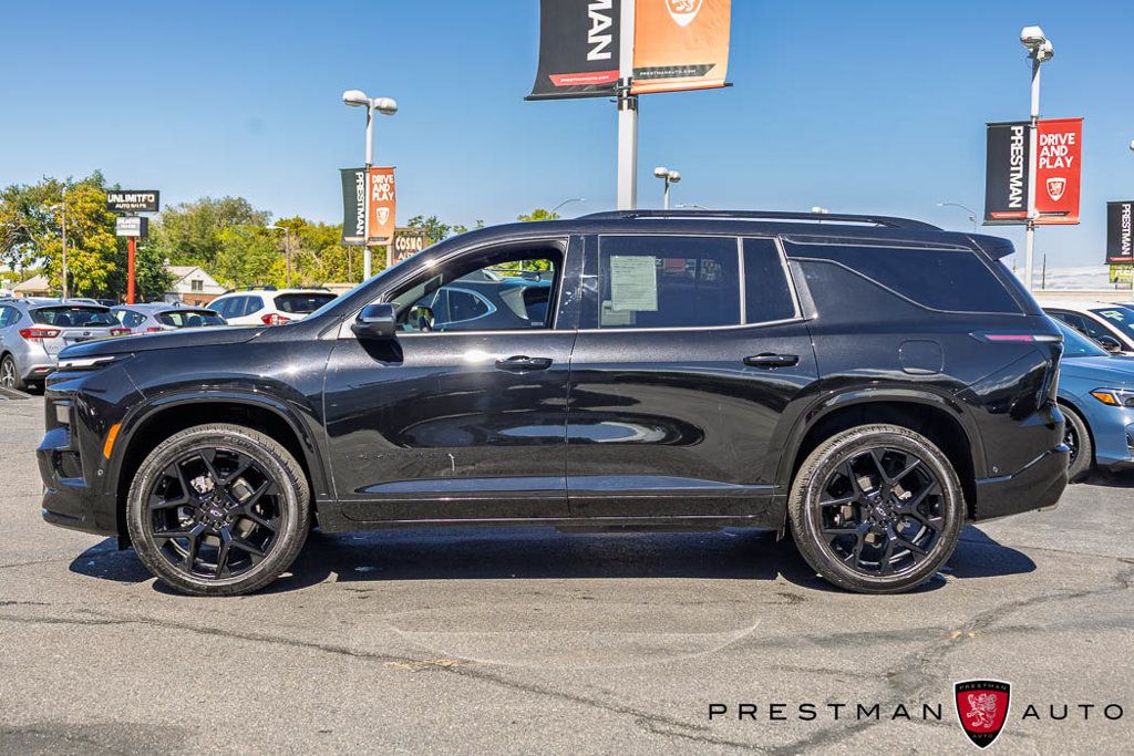 Used 2025 Chevrolet Traverse RS FWD image 17