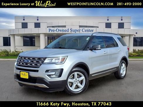 Used 2017 Ford Explorer XLT AWD/4WD image 1