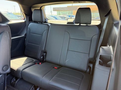 Used 2024 Chevrolet Traverse High Country image 32
