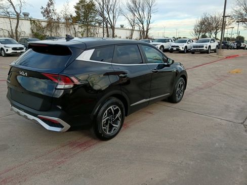 Used 2024 Kia Sportage LX image 9
