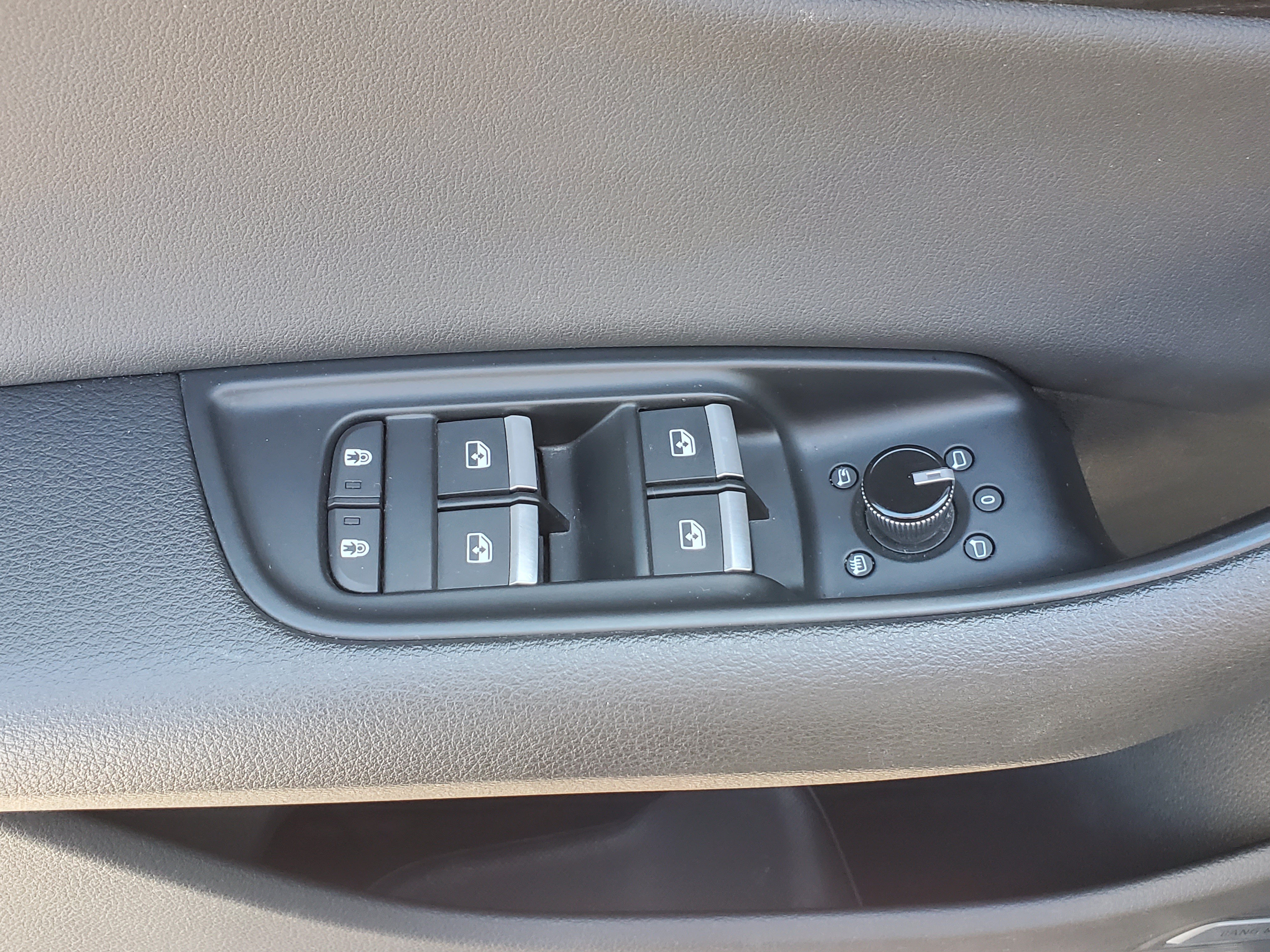 Used 2019 Audi Q8 Prestige w/ Towing Package AWD/4WD image 28