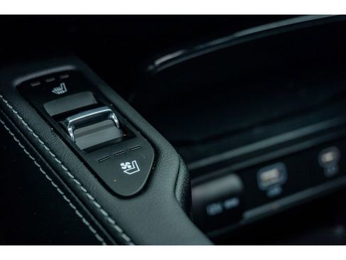 Used 2025 Kia Telluride AWD image 28
