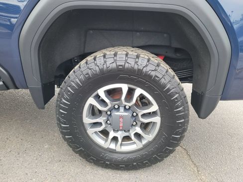 Used 2022 GMC Sierra 2500 AT4 w/ AT4 Preferred Package AWD/4WD image 16