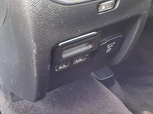 Used 2019 Jeep Cherokee Limited image 20