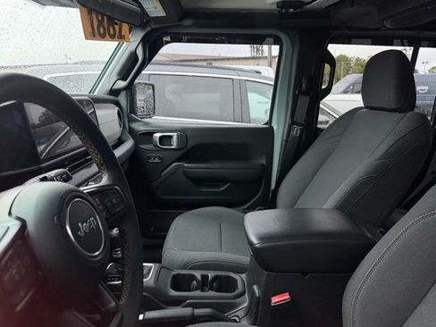 Used 2024 Jeep Wrangler Unlimited Sport AWD/4WD image 3