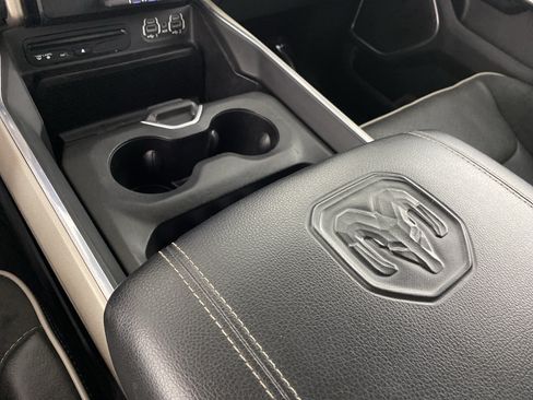 Used 2019 RAM 1500 Laramie AWD/4WD image 32