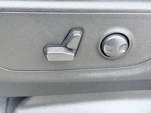 Used 2022 RAM 1500 Big Horn w/ Night Edition AWD/4WD image 21