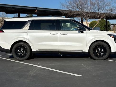New 2026 Kia Carnival SX image 3