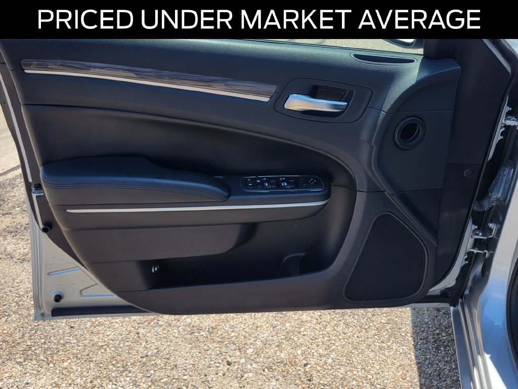 Used 2021 Chrysler 300 Touring RWD image 19