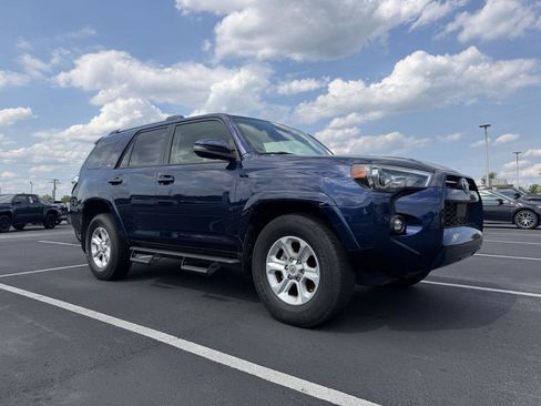 Used 2022 Toyota 4Runner SR5 Premium w/ Moonroof Package RWD image 14