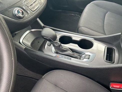 Used 2022 Chevrolet Malibu LT image 27