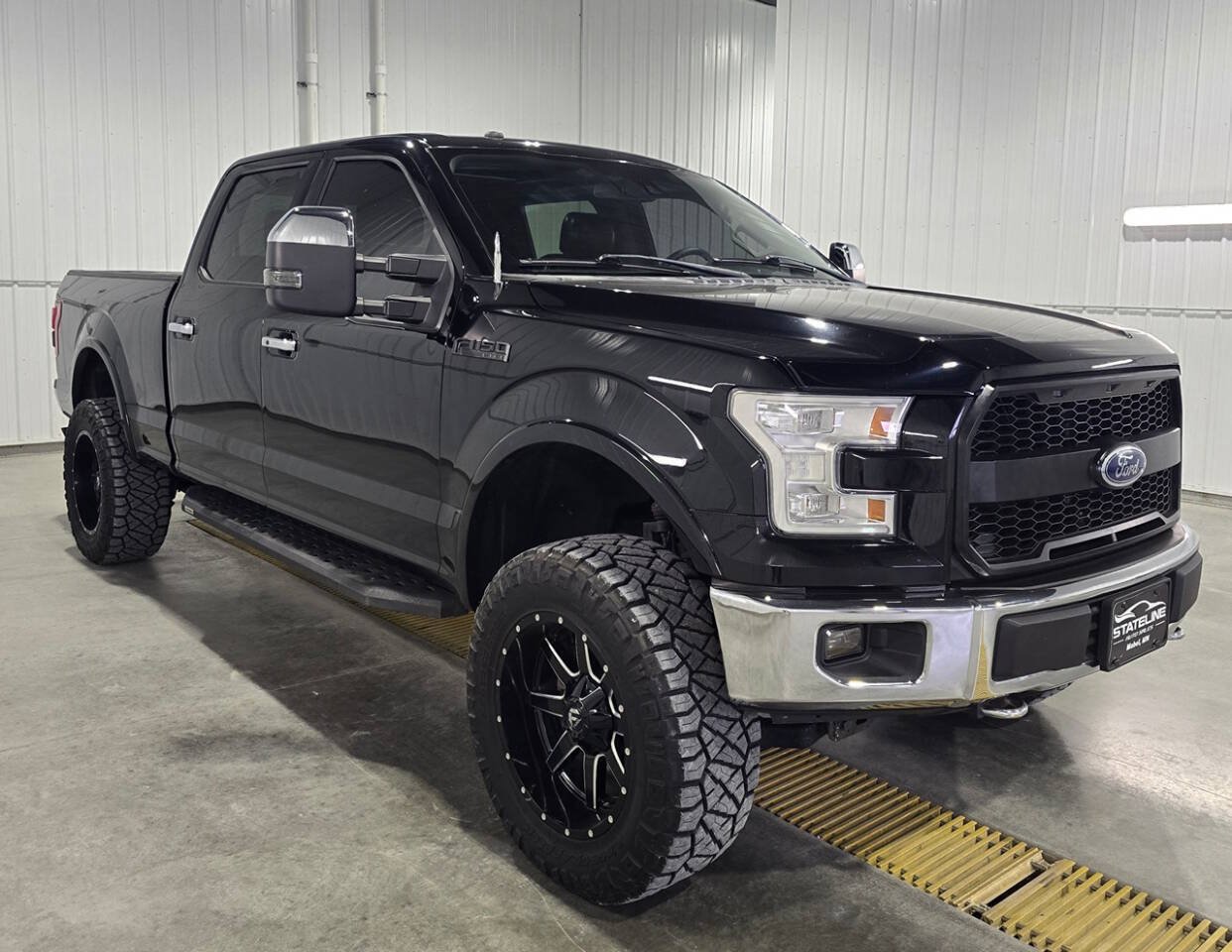 Used 2017 Ford F150 Lariat w/ Equipment Group 502A Luxury AWD/4WD image 4
