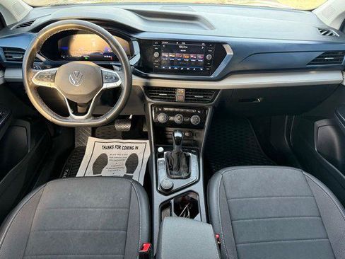 Used 2024 Volkswagen Taos SE image 8