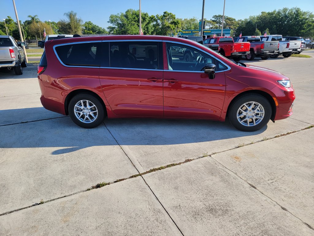 New 2026 Chrysler Pacifica Select FWD image 5