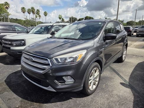 Used 2019 Ford Escape SE FWD image 3