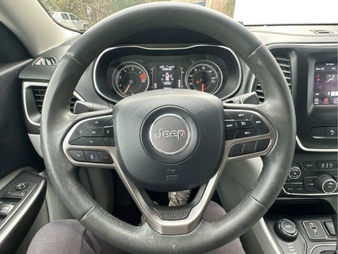 Used 2020 Jeep Cherokee Latitude Plus image 26