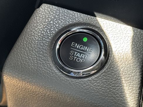Used 2015 Ford F150 Lariat RWD image 17