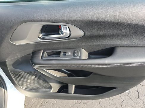 New 2027 Chrysler Pacifica Select AWD/4WD image 31