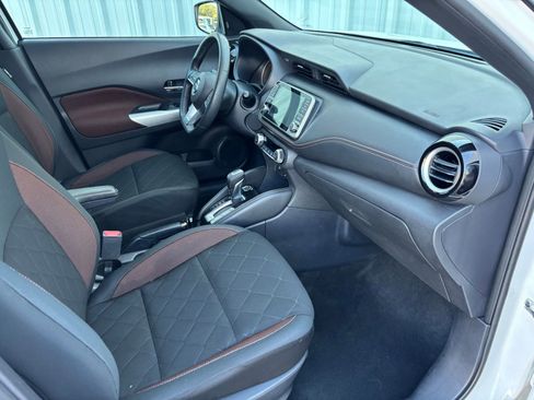 Used 2020 Nissan Kicks SR w/ Exterior Package image 34