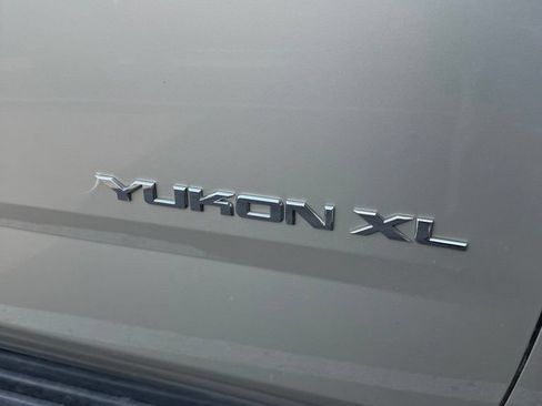 Used 2017 GMC Yukon XL SLT AWD/4WD image 11