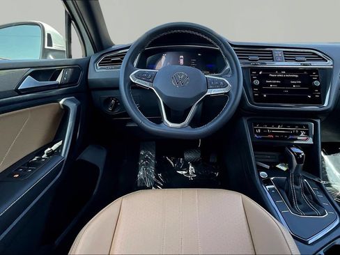 Used 2023 Volkswagen Tiguan SE FWD image 8