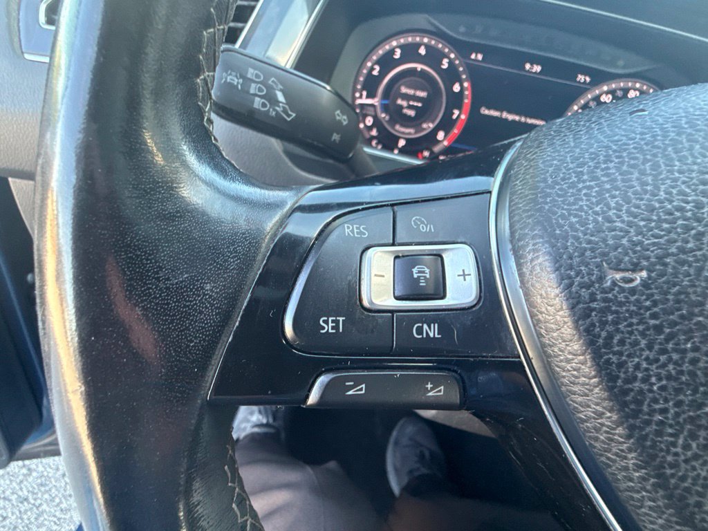 Used 2018 Volkswagen Tiguan SEL Premium w/ R-Line Package FWD image 20