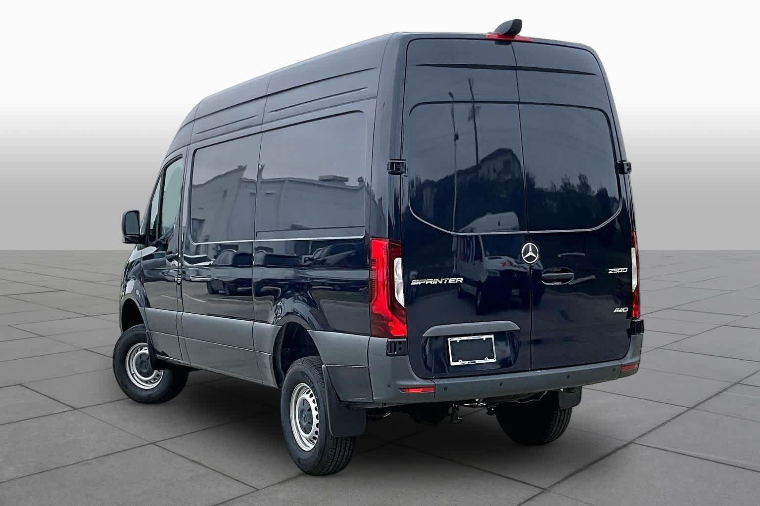 Used 2025 Mercedes-Benz Sprinter 2500 image 4