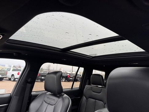 Used 2022 Jeep Grand Cherokee L Overland w/ Advanced Protech Group III image 10