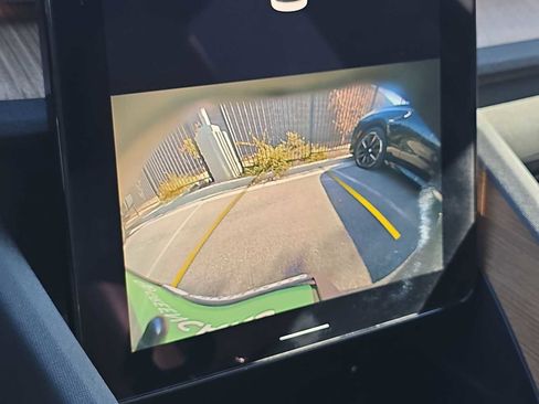 Used 2021 Polestar Polestar 2 image 24