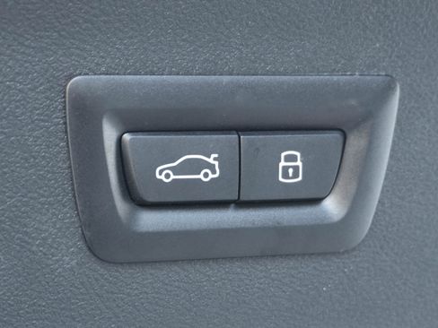 Certified 2025 BMW X4 xDrive30i image 38