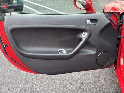 Used 2006 Pontiac Solstice w/ Premium Package image 11