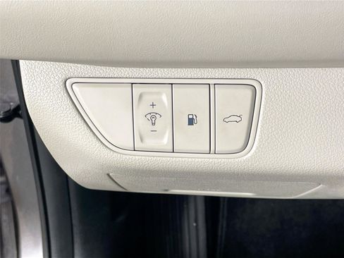 Used 2025 Genesis G70 2.5T image 10