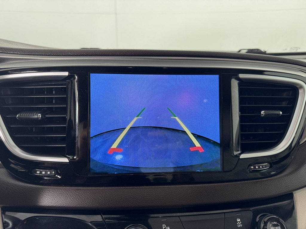 Used 2017 Chrysler Pacifica Touring-L Plus w/ Tire & Wheel Group FWD image 16