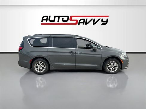 Used 2022 Chrysler Pacifica Touring-L image 8