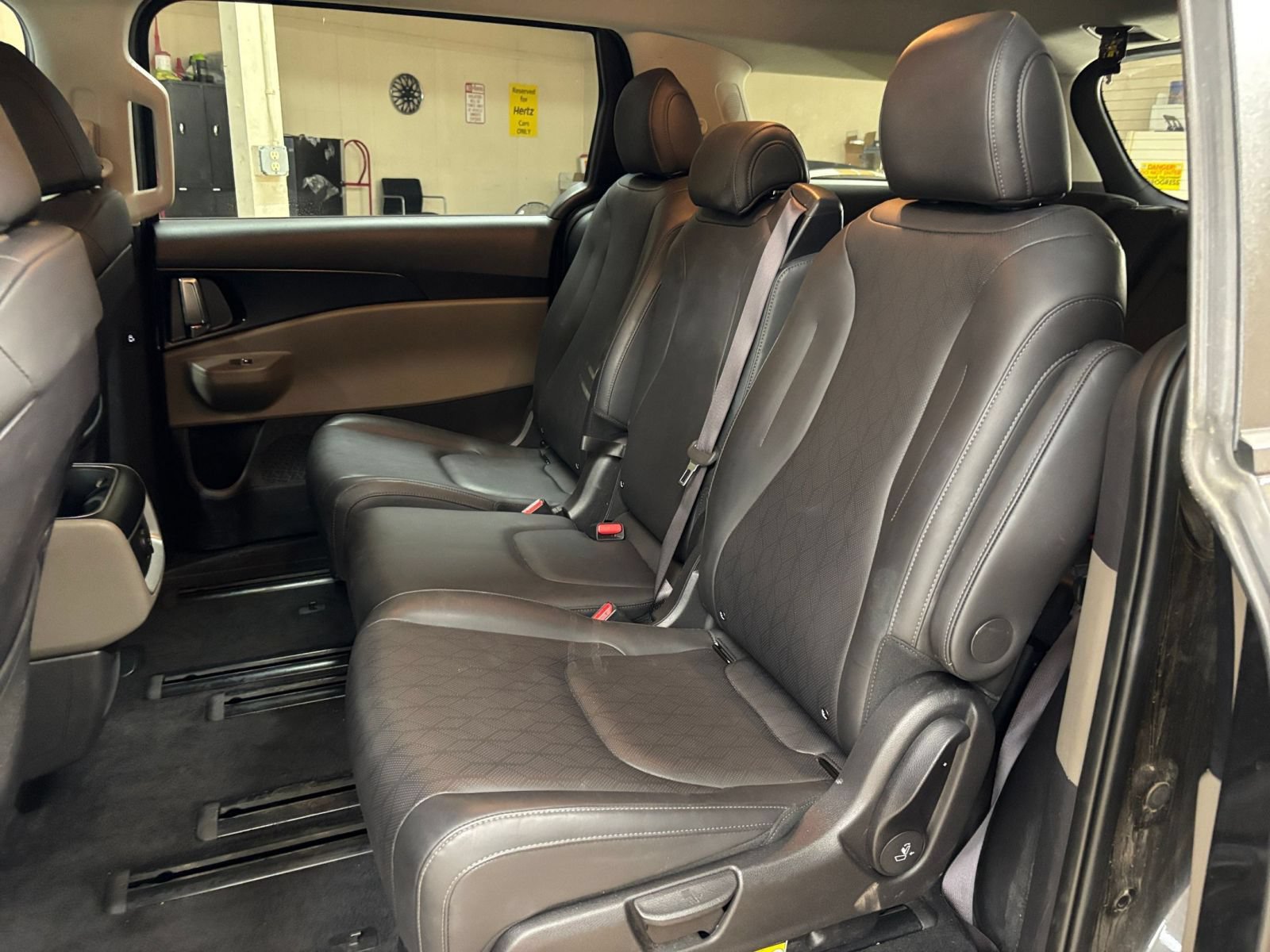 Used 2026 Kia Carnival FWD image 40