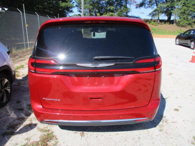 Certified 2025 Chrysler Pacifica Select FWD image 3