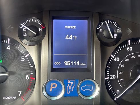 Used 2014 Lexus GX 460 w/ Premium Package image 28