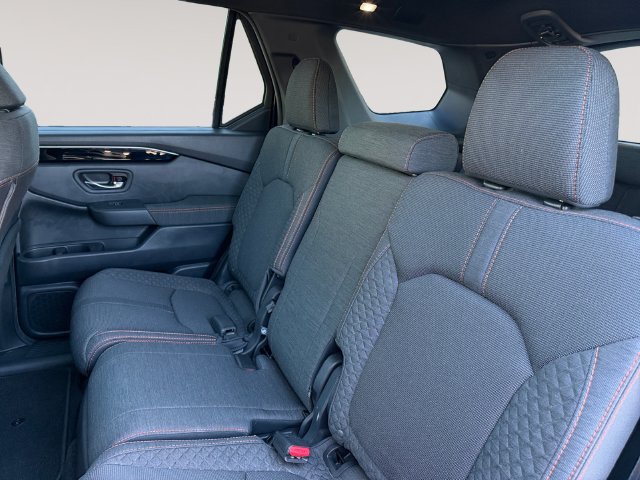Used 2025 Honda Pilot Sport image 13