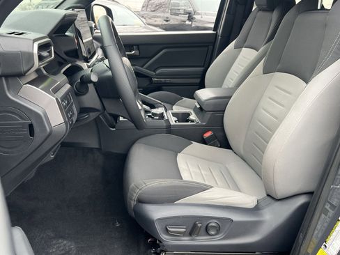 Used 2024 Toyota Tacoma TRD Sport image 11